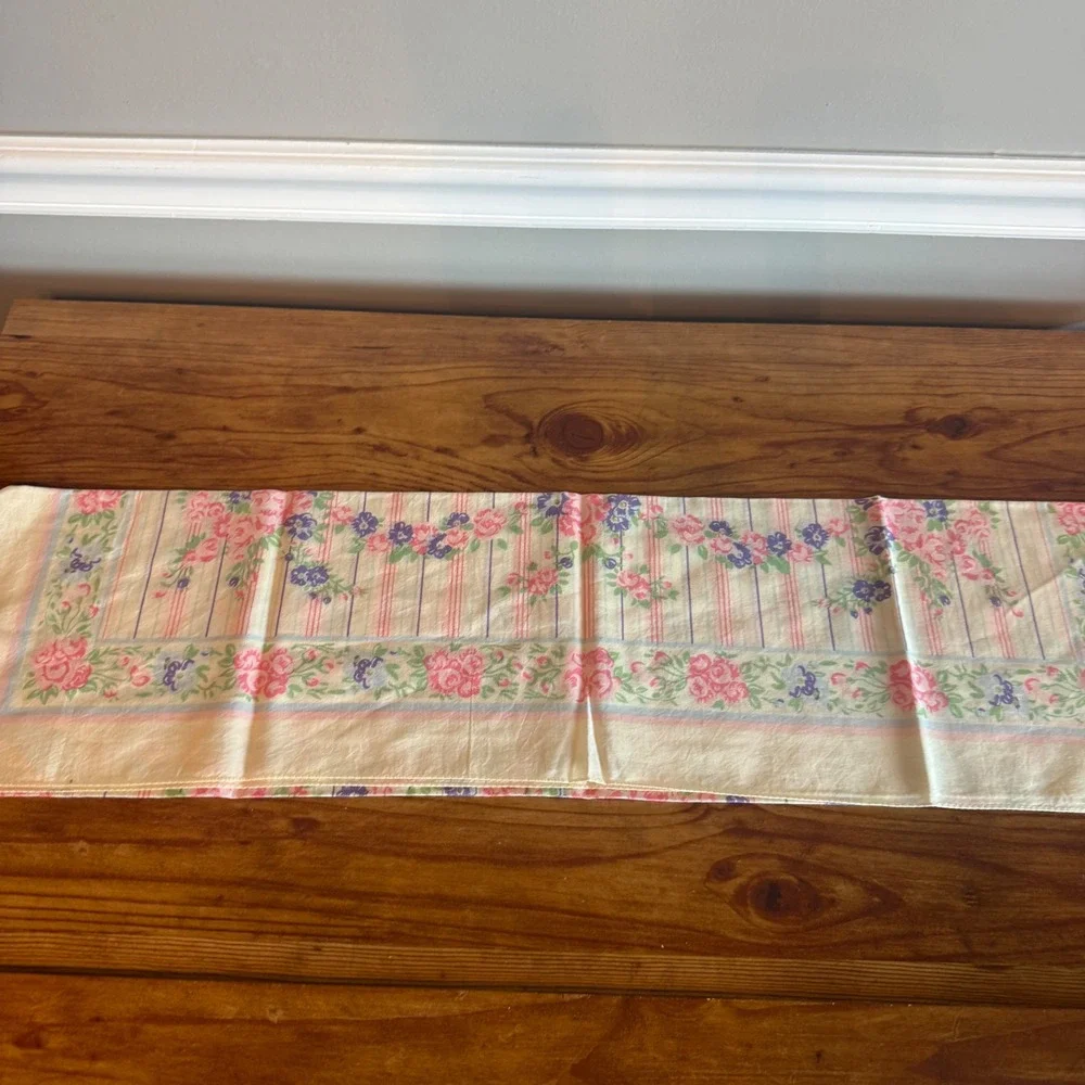 Cambridge‎ Spirit Vintage Floral Scarf Pink Purple Cream 28 x 28 Cottagecore